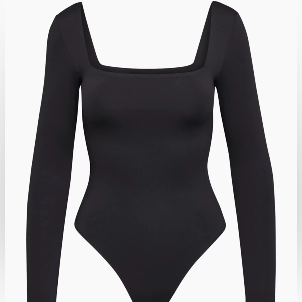 Aritzia Babaton contour squareneck bodysuit